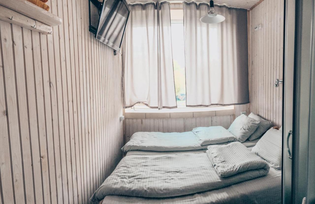 Baron Munchausen Guest House Kamyanets-Podilski Dış mekan fotoğraf