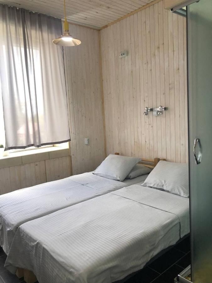 Baron Munchausen Guest House Kamyanets-Podilski Dış mekan fotoğraf