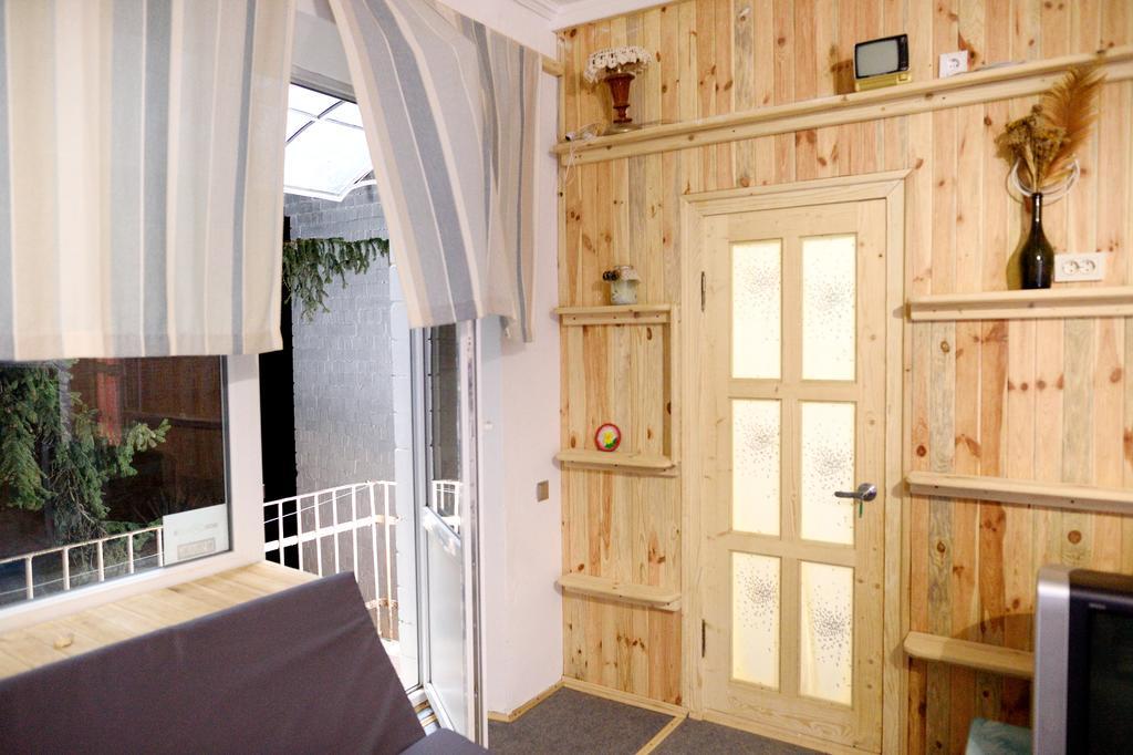 Baron Munchausen Guest House Kamyanets-Podilski Dış mekan fotoğraf
