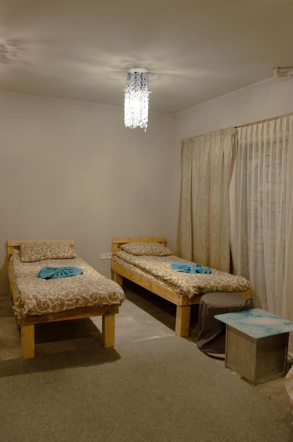 Baron Munchausen Guest House Kamyanets-Podilski Dış mekan fotoğraf
