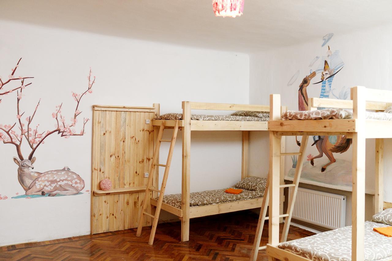 Baron Munchausen Guest House Kamyanets-Podilski Dış mekan fotoğraf
