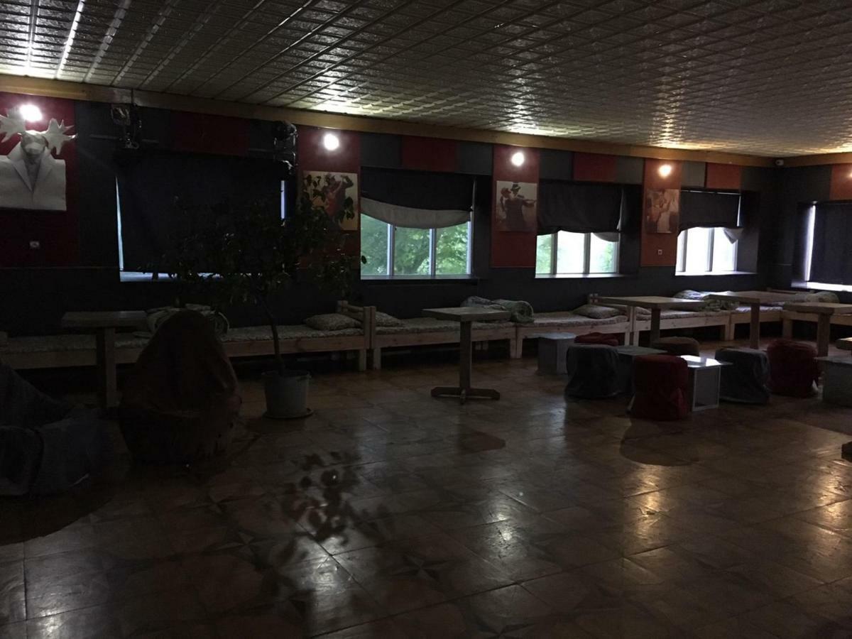Baron Munchausen Guest House Kamyanets-Podilski Dış mekan fotoğraf