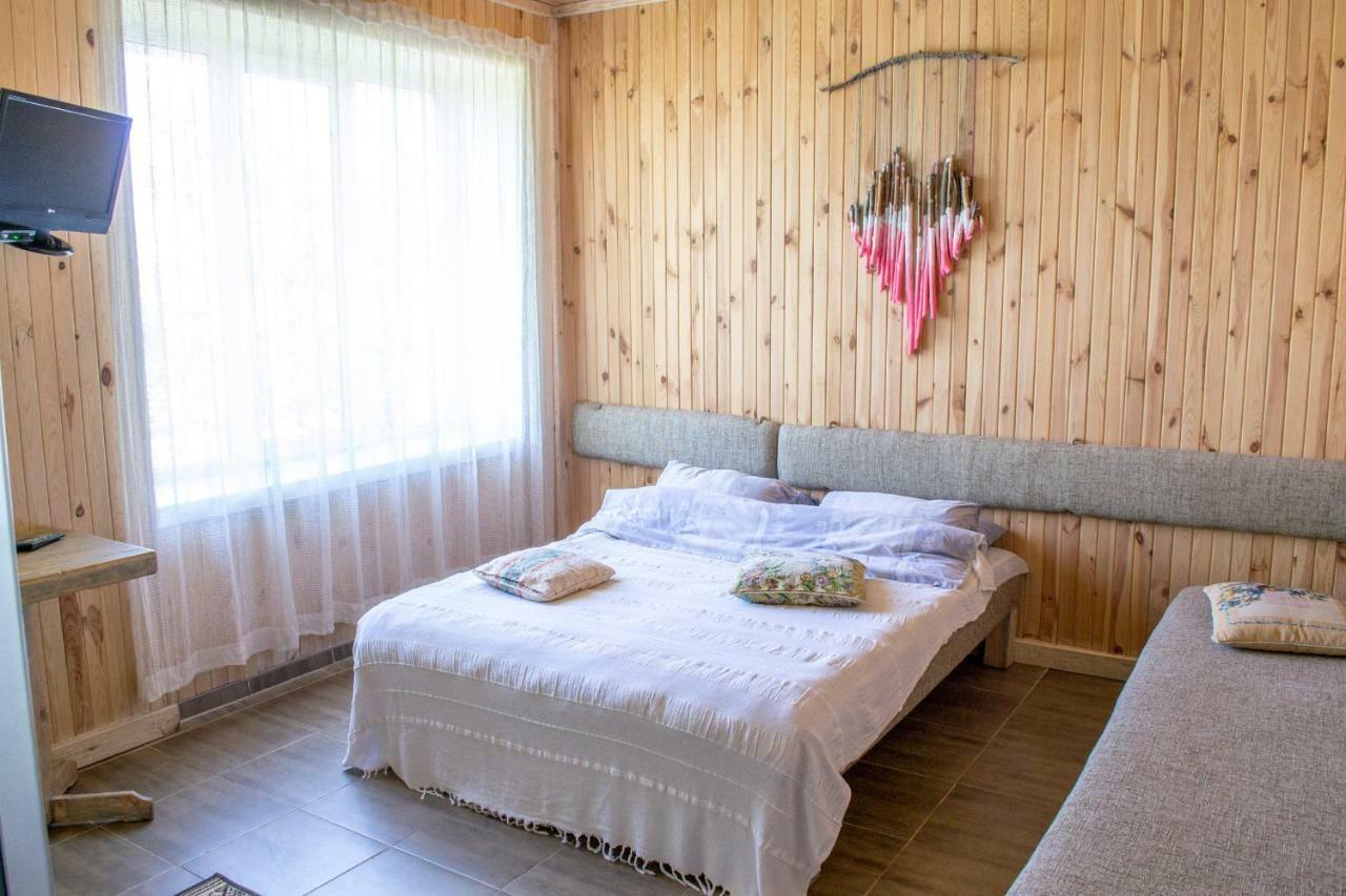Baron Munchausen Guest House Kamyanets-Podilski Dış mekan fotoğraf