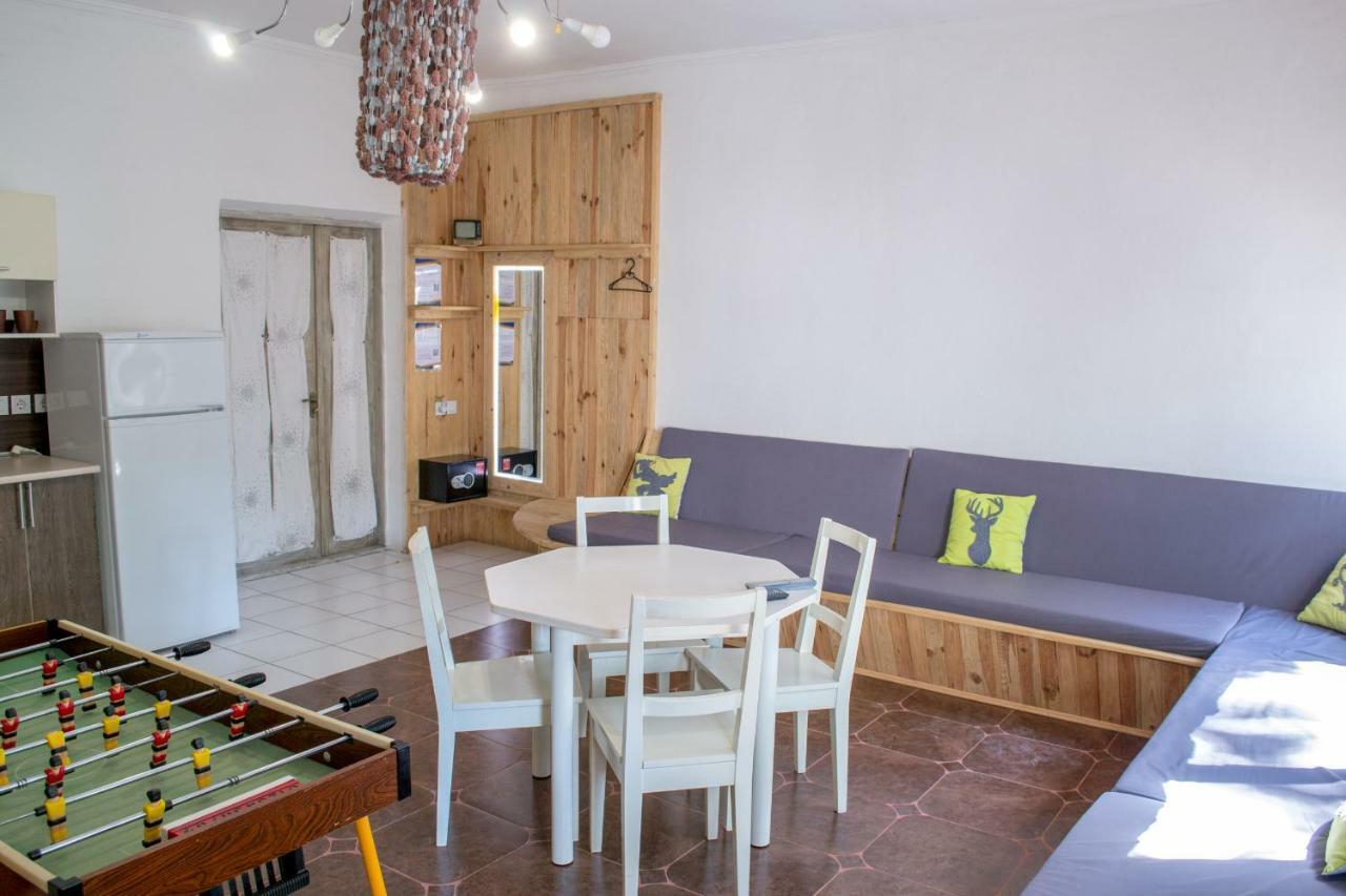 Baron Munchausen Guest House Kamyanets-Podilski Dış mekan fotoğraf
